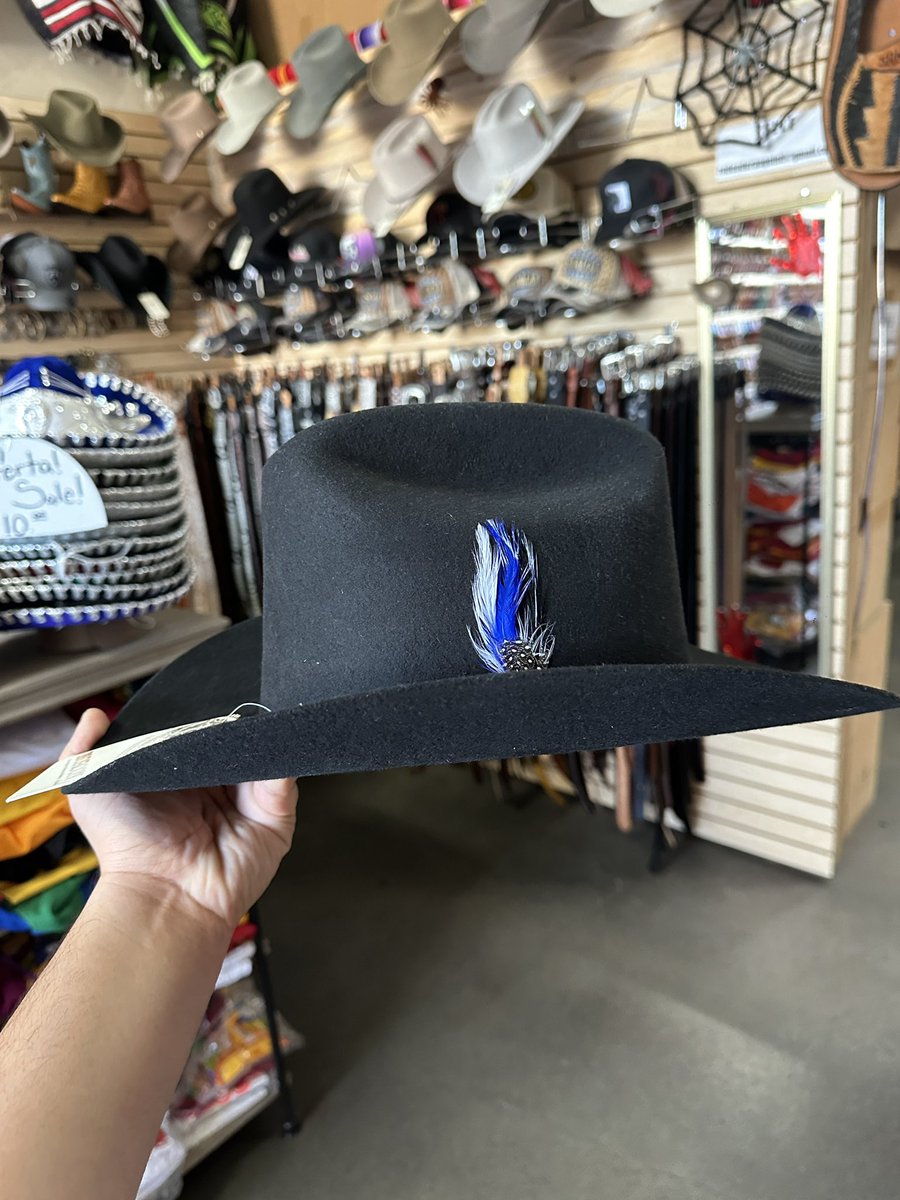 rodeodurango's tweet photo. No te quedes sin la tuya 🔵⚪️⚫️
🔍Busca: 20X Morcon Black Sinaloa Wool Felt Cowboy Hat
Pura lana fina, viene con su caja ORIGINAL de @sombrerosmorcon 👑
shop https://t.co/8URQbGjzXa or link in bio #sombrerosmorcon #morconhats #rodeodurango #handmade #texana #sombreros https://t.co/UZjhQkLfU7
