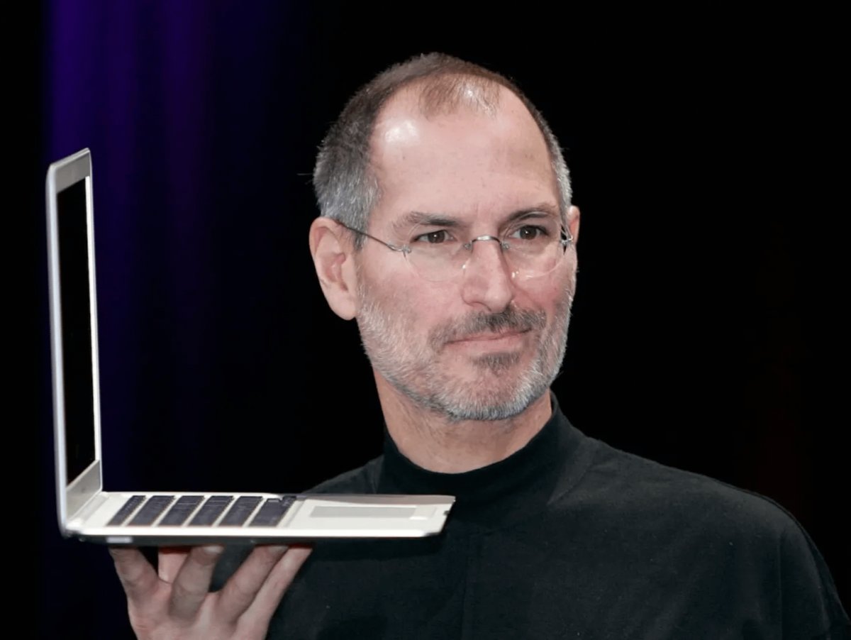 hosun_chung's tweet image. In 2006, Apple and Microsoft went head-to-head in the greatest marketing battle in history.

Apple made 66 commercials over 3 years directly making fun of Microsoft computers.

But what Microsoft did in response went down in advertising legend.

Here's the full story: