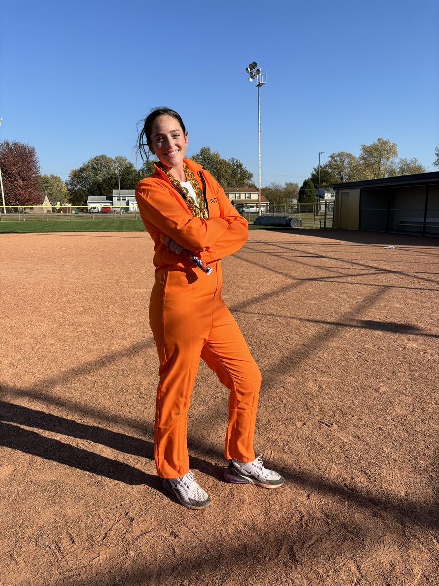 The squad gave everything BUT spooky at todays conditioning 😂 Great way to kickoff off-season strength &amp; conditioning workouts 🎃🕸️🕷️