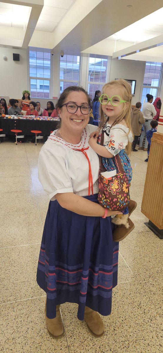 Mrs. Redfield tweet media