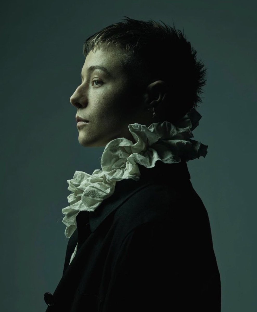 thinkdarcy's tweet image. THE side profile