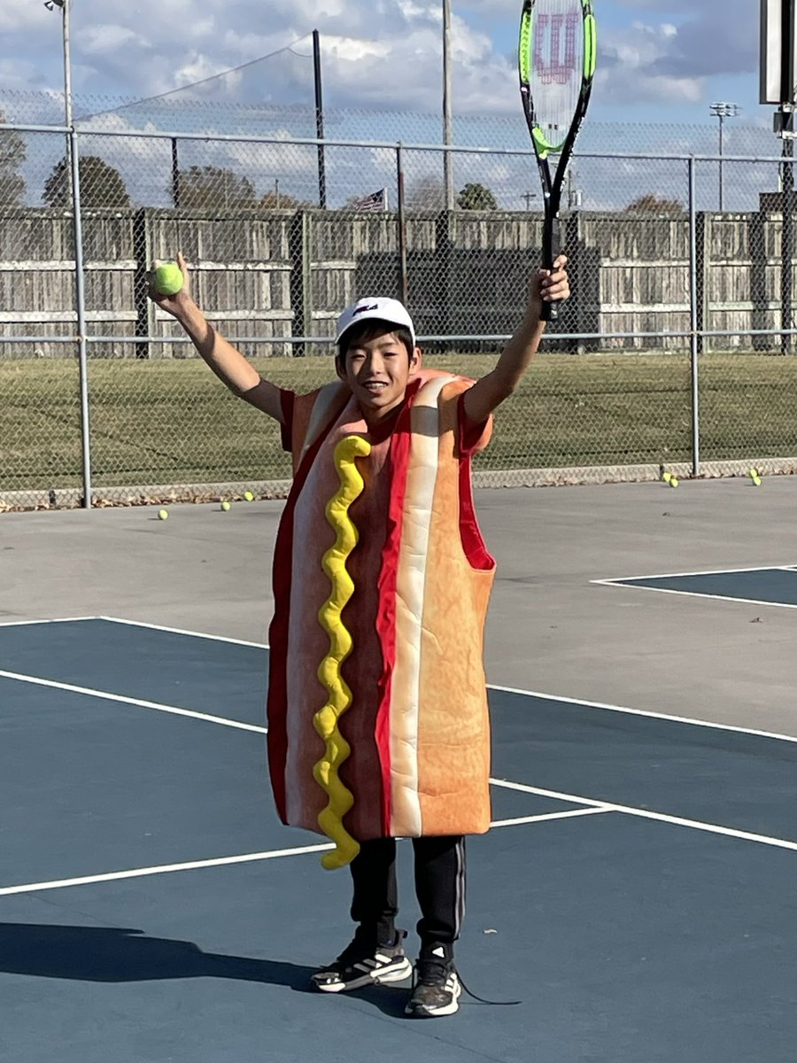 SWHS_Tennis's tweet photo. Trick 👻 or Tennis 🎾 was another big hit with our kids and a great way to wind up our SMS Tennis Season.  Go Warriors!!! 🎾🔵🟠🏆 https://t.co/JA4m8aPN5h