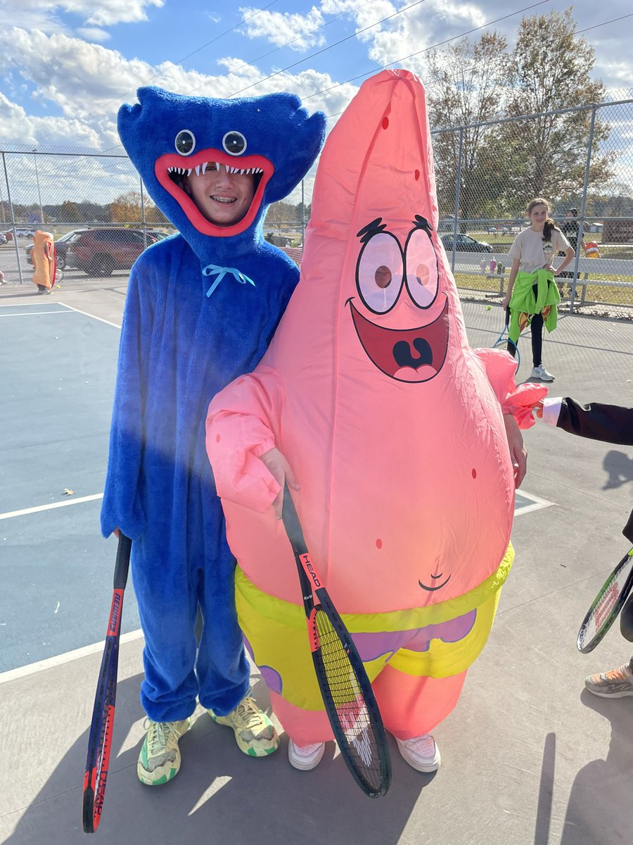 SWHS_Tennis's tweet photo. Trick 👻 or Tennis 🎾 was another big hit with our kids and a great way to wind up our SMS Tennis Season.  Go Warriors!!! 🎾🔵🟠🏆 https://t.co/JA4m8aPN5h