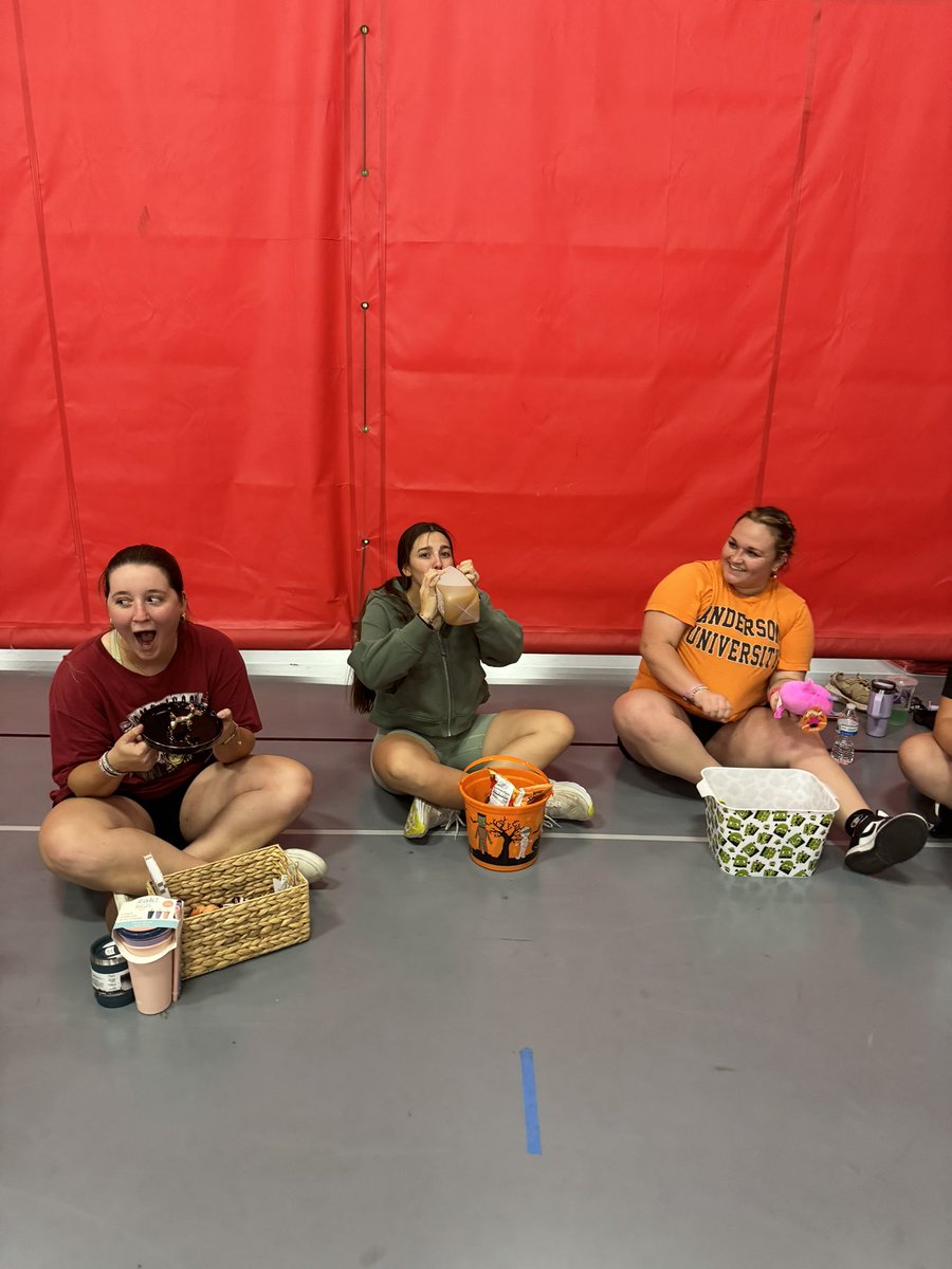 GC__Softball's tweet image. Halloween spikeball and spooky baskets!🎃👻

#Lancerup⚔️