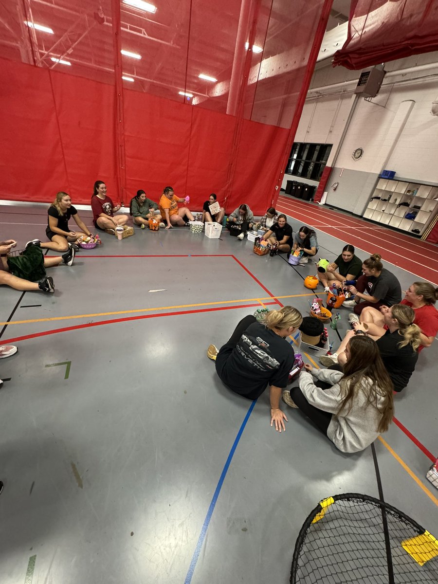 GC__Softball's tweet image. Halloween spikeball and spooky baskets!🎃👻

#Lancerup⚔️