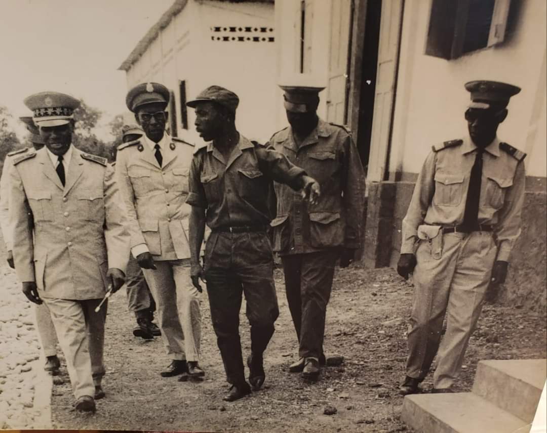 CampBoiro's tweet photo. Le sort des fondateurs de l'armée guinéenne. Assassinés par le régime du PDG et jetés dans des fosses communes. 

De gauche à droite le commandant Lamine Diallo, le général Noumandian Kéita, le colonel Diallo Mamadou, le commandant Diouma Camara, le commandant Barry Siradio. https://t.co/jybWKxOx2J