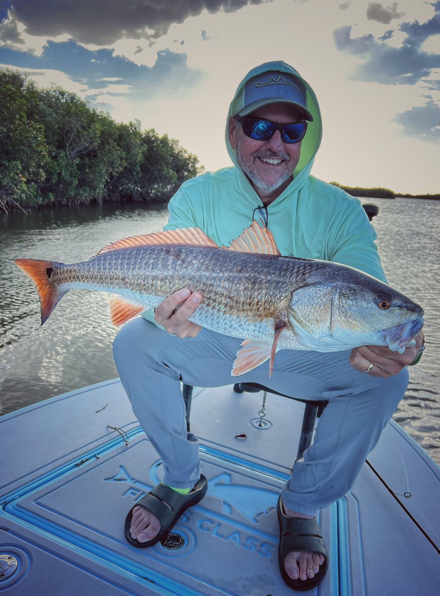 FlatsClass's tweet image. This is how you close a great day of charter fishing out! @hellsbayboats @Raymarine @@YETICoolers @YamahaOutboards #redfish #guidelife