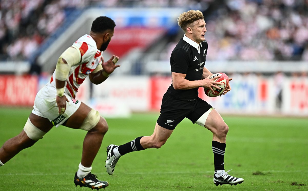 Damian McKenzie "took himself out" of the All Blacks No. 10 jersey for clash with England ▶️bit.ly/3YHwLqn

<a href="/SENZBreakfast/">SENZ Breakfast</a> I #ENGvNZL