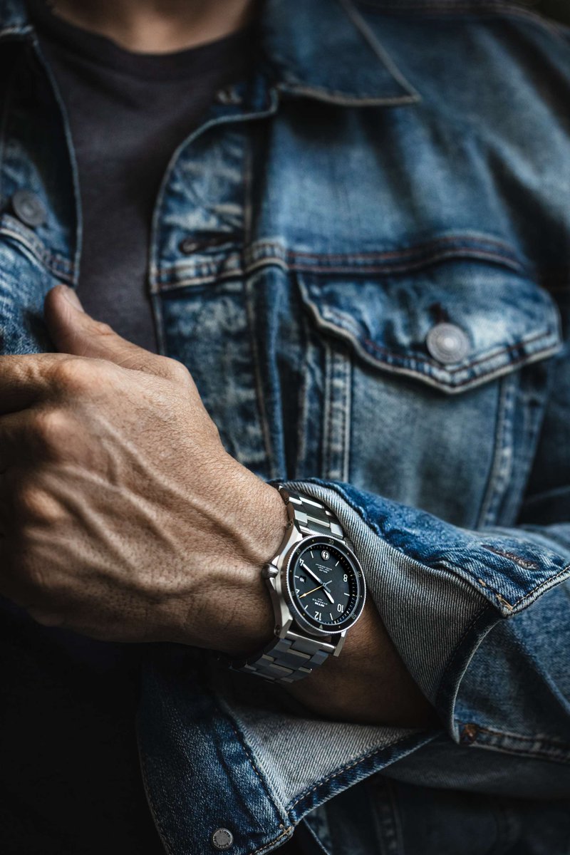 MTMSpecialOps's tweet photo. The MTM Hypertec Solar combines sleek style with solar-powered durability. Designed for adventure, built to last. Tough, modern, and powered by the sun. #AdventureGear #MTMHypertec #InnovativeGear https://t.co/zqhL13SNiv