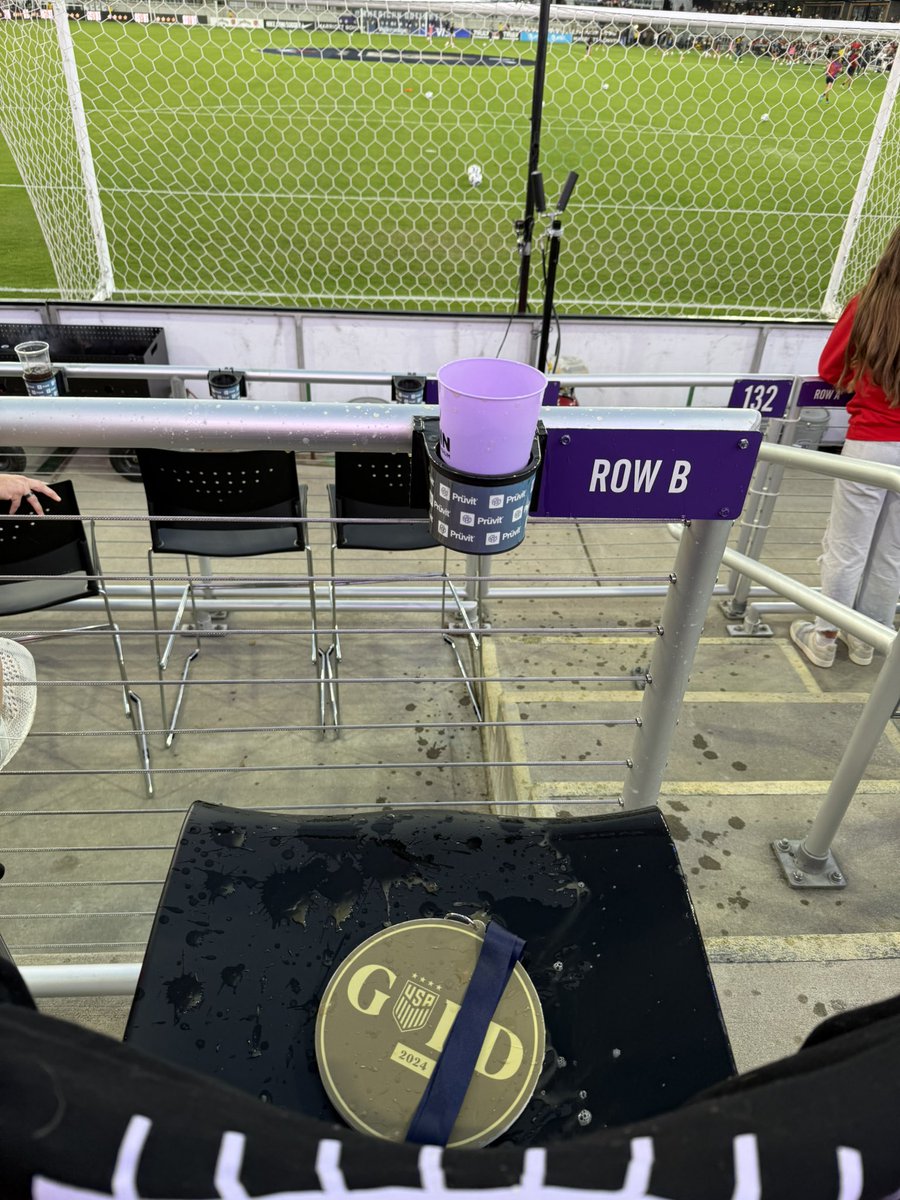 dehrman82_dara's tweet photo. @lynnraenie spilled my beer! @WomensGameMIB #USWNT https://t.co/mPevukimFC