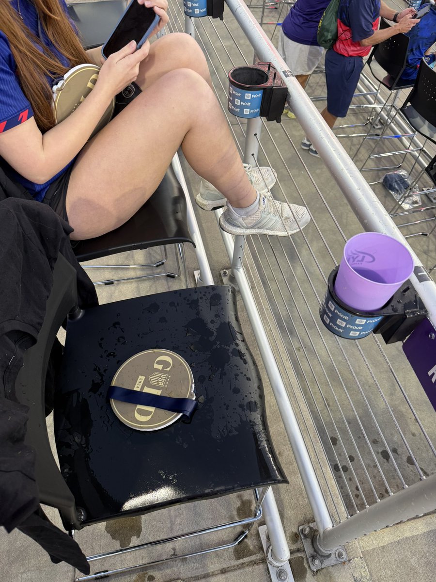 dehrman82_dara's tweet photo. @lynnraenie spilled my beer! @WomensGameMIB #USWNT https://t.co/mPevukimFC