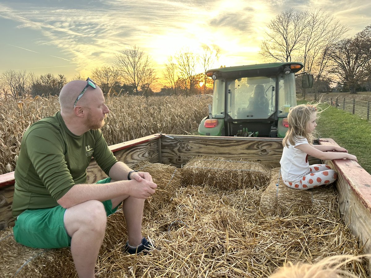 KristaMcEnany's tweet image. Squeezed in one last trip to the pumpkin patch 🎃 🌽 Thank you, #HoganFarms for a great time on this beautiful evening. And we just LOVED the addition of the lights this year 😍 #pumpkinpatch #cornmaze