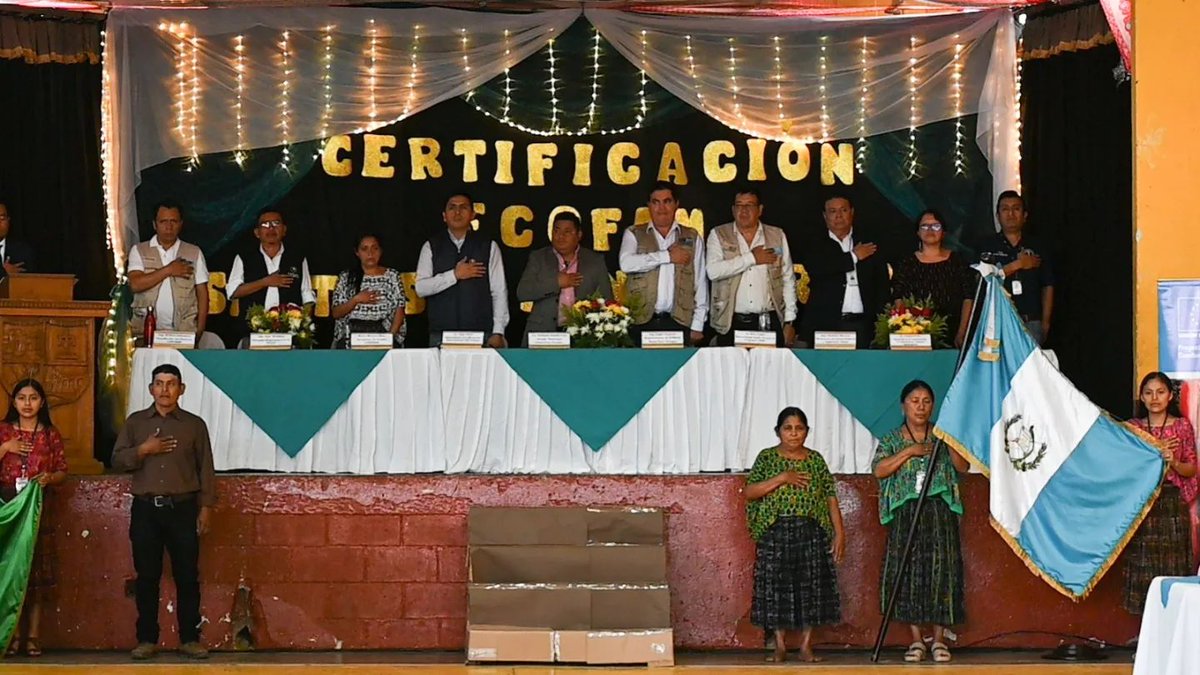 CopresamOficial's tweet image. @copresam participó en la entrega del certificado #ECOFAM al alcalde municipal de Santa Cruz, Alta Verapaz, convirtiéndolo en el tercer municipio de este departamento en eliminar la contaminación fecal en el ambiente.