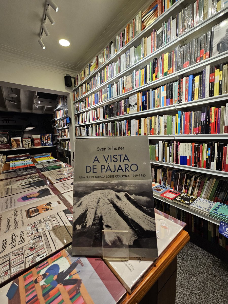 EditorialUR's tweet photo. Nos encontramos en la librería Ficciones en la presentación del libro "A vista de pájaro: una nueva mirada sobre Colombia, 1919-1940" junto a Sven Schuster (autor), Marcela Camargo (coordinadora de @ArchivoHUR ) y Sebastián Díaz Ángel (investigador de @BibliotecaNalCo ). https://t.co/GYUqynLRll