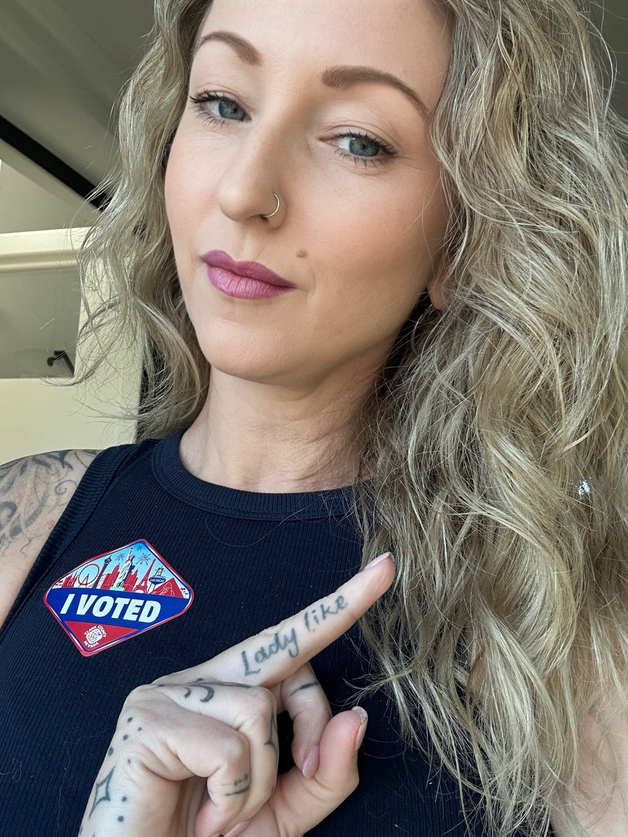 We’re Not Going Back 🖕🏼🗳️🇺🇸
<a href="/KamalaHarris/">Kamala Harris</a> <a href="/Tim_Walz/">Tim Walz</a> 💙