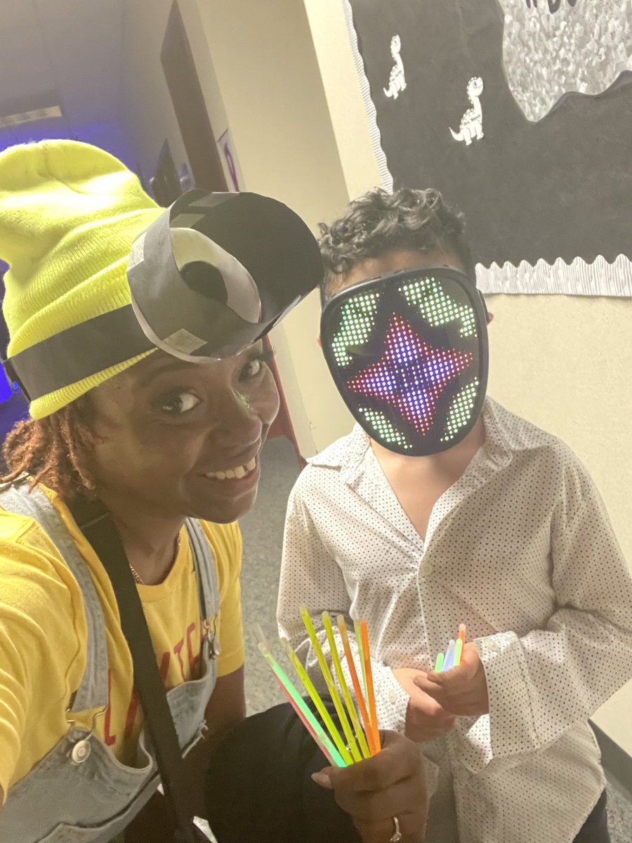 jamie_c_bailey's tweet photo. @Aliefsneed the Glow Run tonight was breathtaking…. Literally 😂 😮‍💨My favorite Sneed Dino invited me to be her running buddy! Loved loved the interactions with staff, students and parents!!! https://t.co/PGUYBzc1ux