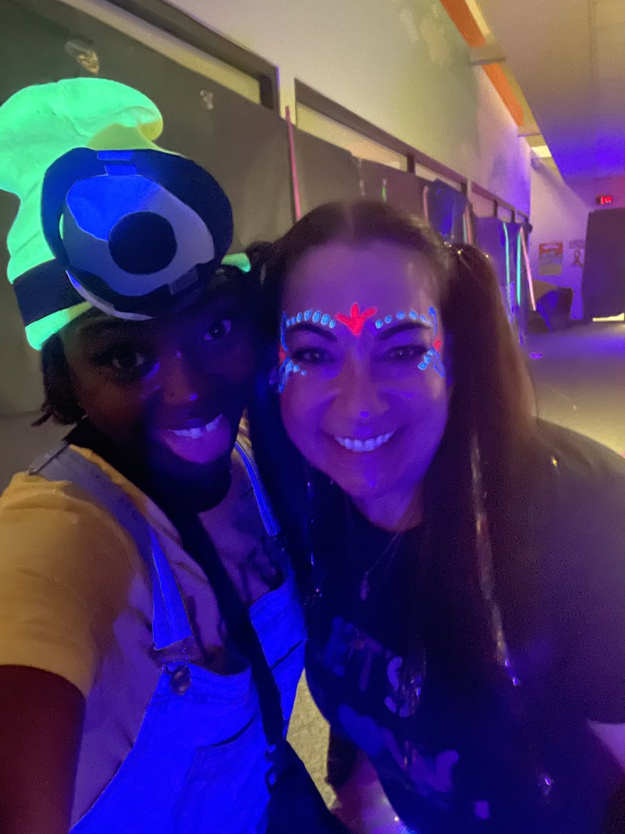 jamie_c_bailey's tweet photo. @Aliefsneed the Glow Run tonight was breathtaking…. Literally 😂 😮‍💨My favorite Sneed Dino invited me to be her running buddy! Loved loved the interactions with staff, students and parents!!! https://t.co/PGUYBzc1ux