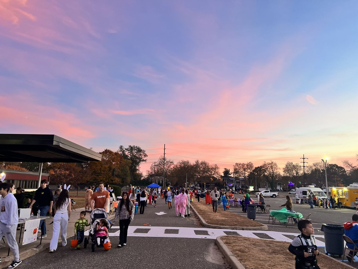 Another Spooktacular Halloween event at HHS! Thank you to our clubs and organizations for hosting tables and to everyone who came out!  🎃 #HFstrongertogether
