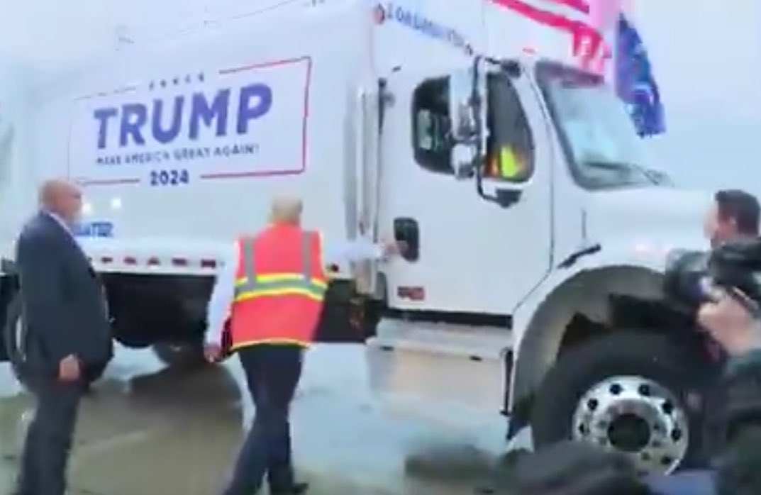 cwebbonline's tweet photo. Whoever from the Trump campaign thought it was an awesome idea to put Trump’s name on the side of a garbage truck—THANK YOU! 🤣 https://t.co/6tBl0OIjUi