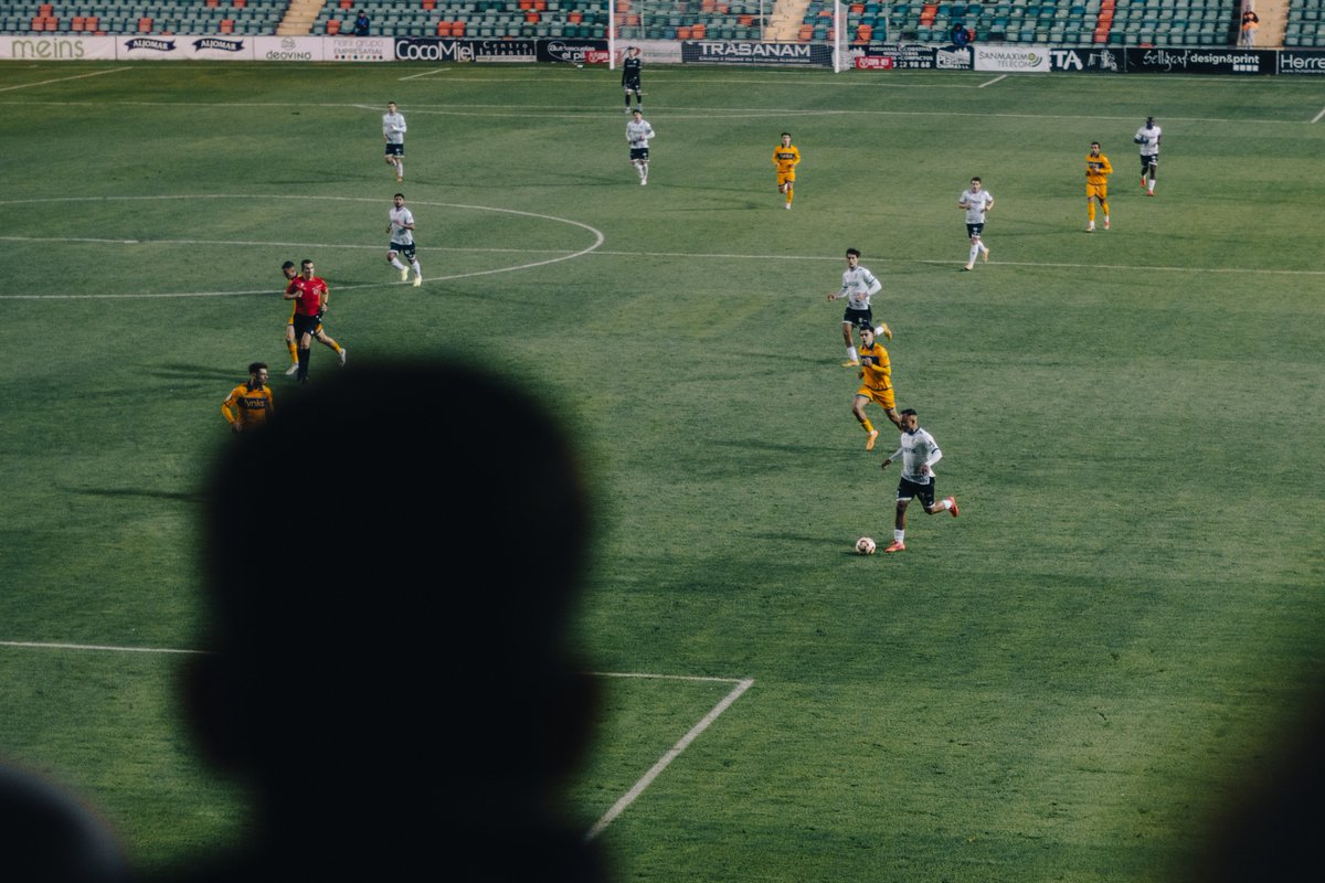 dieego13_'s tweet photo. Todo ha salido perfecto.

@juanchogol9 cada vez que tocaba balón el estadio se levantaba.

La entrega de la afición desde el calentamiento hasta unos cuantos minutos ha sido de 10.

@AlexCaramelo11 otro tanto que pasa a la historia del club.

Simplemente gracias.

#LaCopaMola https://t.co/LWhrpo8G6E