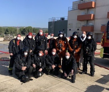 PierreBEPOIX's tweet image. Matinée de #FeuRéel en #COEPT pour 1 partie de l’#ÉquipeDeDirection auprès des formateurs #Incendie des @Pompiers_13. 1 expérience de terrain qui permet de partager les enjeux sous-jacents de #DoctrineOpérationnelle, #Formation adaptée à l’emploi, #Equipements &amp;amp; #SuiviMédical. 🔥