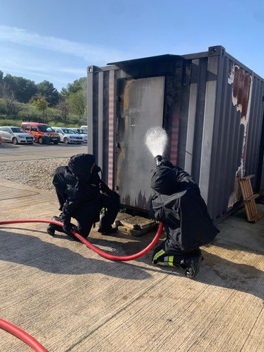 PierreBEPOIX's tweet image. Matinée de #FeuRéel en #COEPT pour 1 partie de l’#ÉquipeDeDirection auprès des formateurs #Incendie des @Pompiers_13. 1 expérience de terrain qui permet de partager les enjeux sous-jacents de #DoctrineOpérationnelle, #Formation adaptée à l’emploi, #Equipements &amp;amp; #SuiviMédical. 🔥
