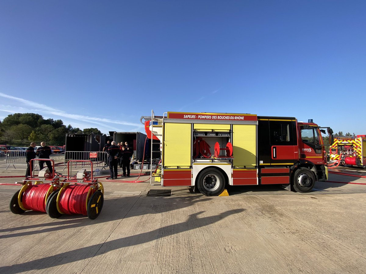 PierreBEPOIX's tweet image. Matinée de #FeuRéel en #COEPT pour 1 partie de l’#ÉquipeDeDirection auprès des formateurs #Incendie des @Pompiers_13. 1 expérience de terrain qui permet de partager les enjeux sous-jacents de #DoctrineOpérationnelle, #Formation adaptée à l’emploi, #Equipements &amp;amp; #SuiviMédical. 🔥