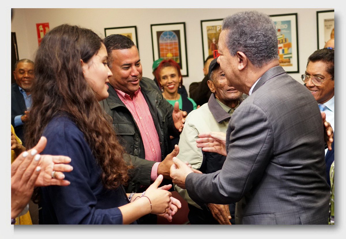 LeonelFernandez's tweet photo. Fue muy grato reunirme en España con la dirigencia de la Fuerza del Pueblo y con nuestra comunidad dominicana en el exterior. Este encuentro reafirmó nuestro compromiso de trabajar juntos por un país más justo y lleno de oportunidades, en el que la diáspora juegue un rol esencial.

Ver la energía, la pasión y el compromiso de todos ustedes me llena de esperanza y determinación. Hoy más que nunca, estoy convencido de que unidos podemos llevar adelante una transformación que beneficie a nuestra nación y a nuestra gente alrededor del mundo. Sigamos trabajando, cada uno desde sus espacios y talentos por un mejor futuro para la República Dominicana.