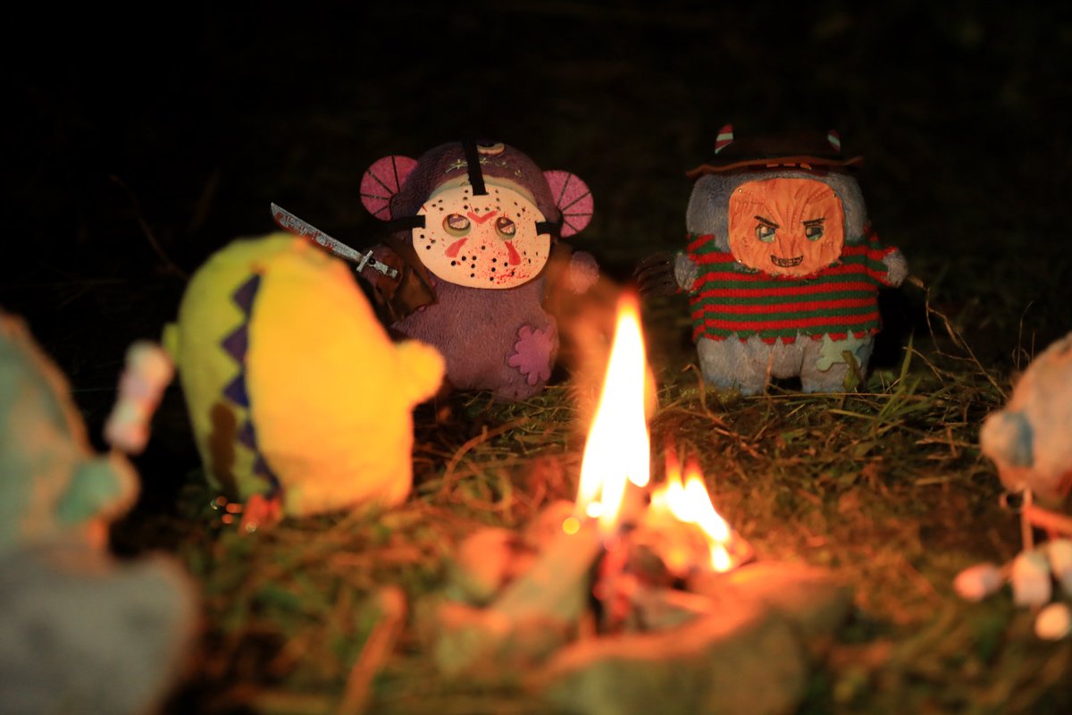 montama_kun's tweet photo. お題📸『🎃ハロぬぃン』
💀🎃✨ℍ𝕒𝕡𝕡𝕪 ℍ𝕒𝕝𝕝𝕠𝕨𝕖𝕖𝕟✨🎃💀
今年はフレディとジェイソンが...?!?!?!😱😱 (2/3)

#アイナナぬいお題写真投稿企画きらフォト #モンぬい #ハロぬいン 

(これらの写真の制作においてぬいちゃんは傷つけられなかったです) https://t.co/wnBRANyuwM