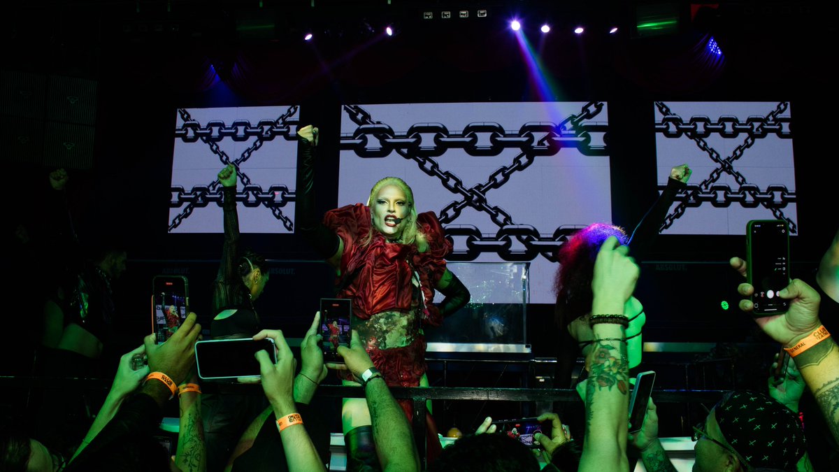 KayKills_You's tweet photo. Si fuí esta #LadyGaga del #Chromaticaballtour esperen la Gaga  de #DISEASE 🔥 https://t.co/8Ix1uZ5TFT