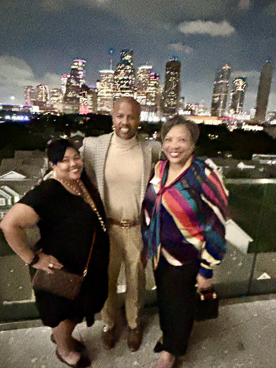 RUN SISTER RUN (@texrunsisterrun) on Twitter photo On the campaign trail with <a href="/ronereynolds/">State Representative Ron Reynolds</a> Make sure to vote to re-elect him. <a href="/Teedie02/">Nicole DeLoach</a> <a href="/sportschicesq/">Sportschic🏀⚾️🎾</a>
#rsrpac #Elecciones2024 On the campaign trail with <a href="/ronereynolds/">State Representative Ron Reynolds</a> Make sure to vote to re-elect him. <a href="/Teedie02/">Nicole DeLoach</a> <a href="/sportschicesq/">Sportschic🏀⚾️🎾</a>
#rsrpac #Elecciones2024