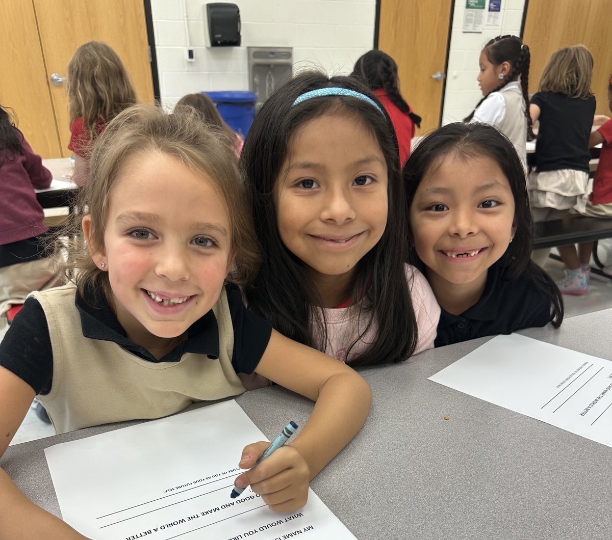 🎶 Make new friends but keep the old…🎶 First daisies meeting for <a href="/GirlScoutsJS/">Girl Scouts of the Jersey Shore</a> and we LOVED it! 🥰 <a href="/rbpsEAGLES/">Red Bank Primary</a> <a href="/misshalpinrbps/">Miss Halpin</a> <a href="/MsMinaidis/">Arianna Minaidis</a> #RBBisBIA