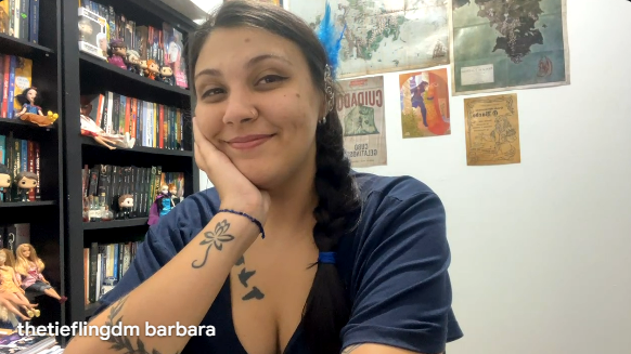 thetieflingdm's tweet photo. hoje tem Pod Rolar o Dado @CarismaCheck pra falar sobre o fim de The Legend of Vox Machina e eu vim de Vex'ahlia porque why not?

(o rafael tava zoando minha pose de espera e eu tirei a foto) https://t.co/JbuYaYxsQB