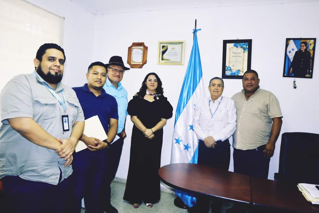 DNPR2024's tweet photo. ✅️ Hoy, nos visitó una comitiva del departamento de Comayagua, integrada por la Gobernadora Política, Ana Julia Flores, el alcalde de San José del Potrero, Renán Rodríguez y el aspirante a la municipalidad de San Jerónimo, Olvin Saúl Bonilla. https://t.co/B3V7jpre5x