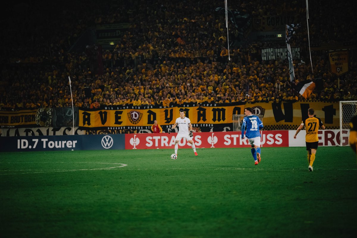 DynamoDresden's tweet photo. Am Ende einer langen Pokalnacht stehen wir leider mit leeren Händen da. 👉 https://t.co/xvOKbjjQhJ #SGDSVD 2:3 #sgd1953 https://t.co/OnA94yzfWN