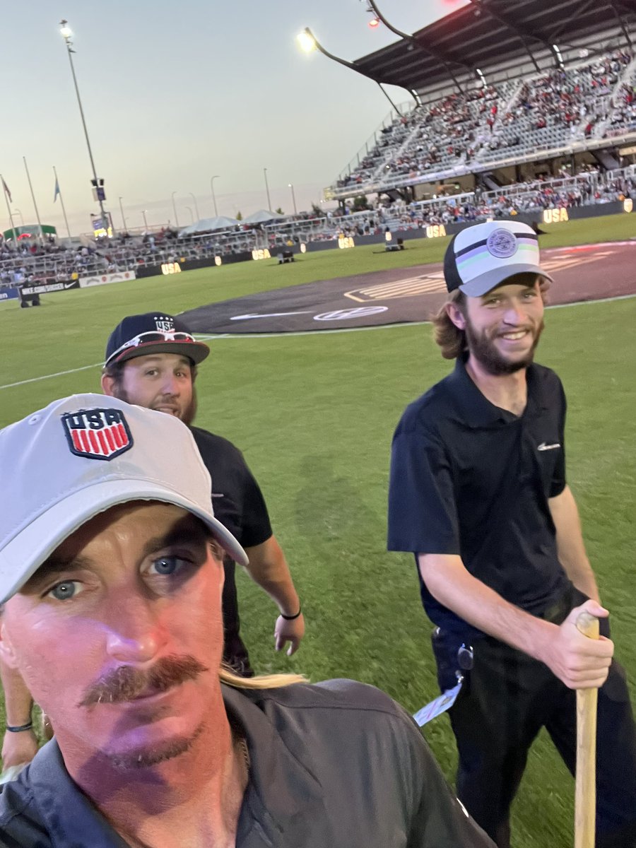 WMSmander7's tweet image. USWNT🇺🇸 vs Argentina🇦🇷 #lynnfamilystadium #groundscrew #turflife