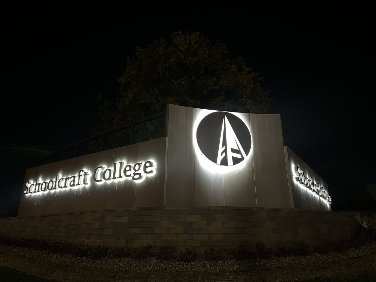 schoolcraftnow's tweet photo. Exciting changes are here! Our brand new sign is now illuminating Haggerty & 7 Mile, making Schoolcraft College more visible than ever. #LookEverUpward #OcelotPride https://t.co/PIVuMowYTM