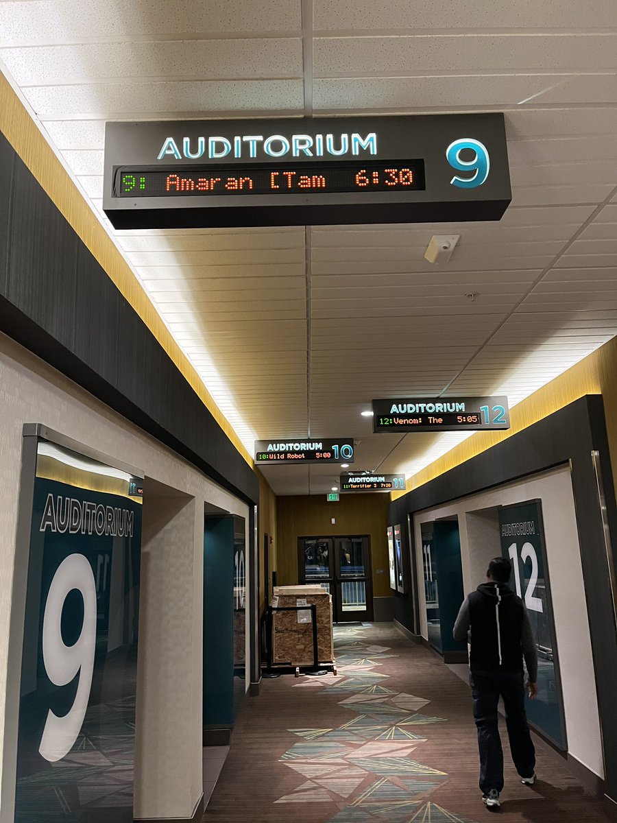 KesavanBhargav's tweet image. #Amaran - Intermission now. Idhu pola tamil la oru army movie ku thaan Ivlo years wait pannen. @Siva_Kartikeyan - Chance ae illa. Avlo charming, azhagu and excellent acting. #SaiPallavi is so amazing and natural actress. Don’t miss watching in theater. #AmaranFDFS @reviewpetti