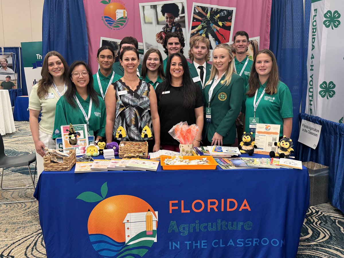 caylinlea's tweet photo. Always great seeing wonderful friends of @Florida4H at the @FlaFarmBureau Meeting. Our state officers and #WorkReady Florida teen ambassadors are enjoying meeting many of the folks behind the programs they do, #ag businesses and leaders from across #Florida   🍀 #tiedtoag https://t.co/ulfEYyoUym