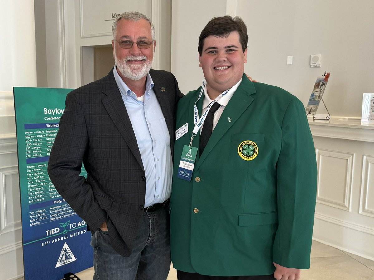 caylinlea's tweet photo. Always great seeing wonderful friends of @Florida4H at the @FlaFarmBureau Meeting. Our state officers and #WorkReady Florida teen ambassadors are enjoying meeting many of the folks behind the programs they do, #ag businesses and leaders from across #Florida   🍀 #tiedtoag https://t.co/ulfEYyoUym