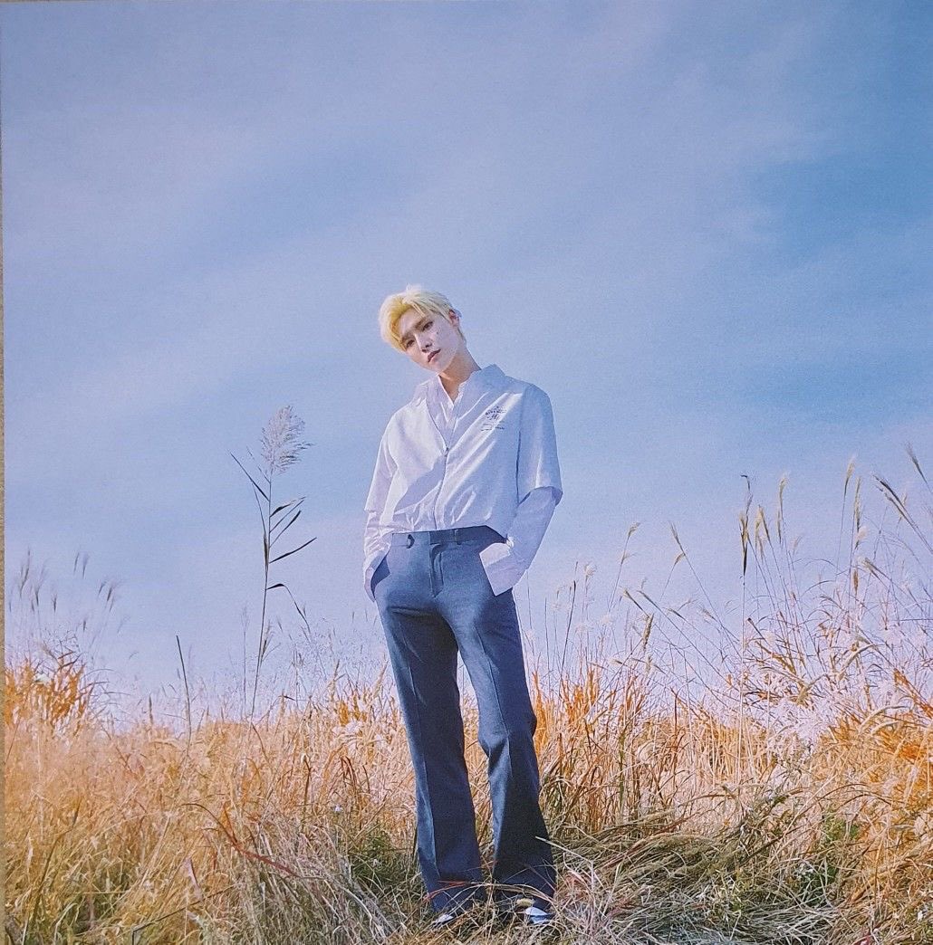 HoonYongStar's tweet photo. Tall, blonde, gorgeous (even without makeup) #jinyonghoon #onewe https://t.co/plcTWRA9IU