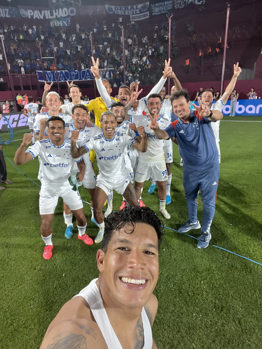 SudamericanaBR's tweet photo. 🤳 Selfie de FINALISTA 🦊 

💙 @Cruzeiro ⭐️ #GrandeConquista https://t.co/MprRC3O2xv
