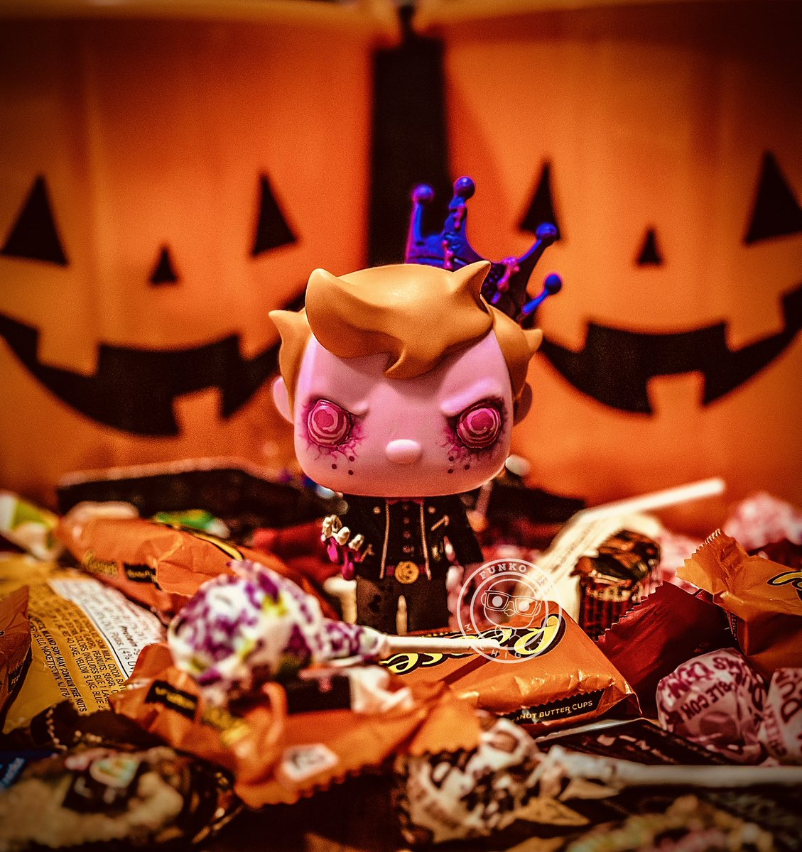 Who plans to get a lot of #candy tomorrow night? Trick-or-Treat are the magic words on #Halloween! Of course Eddy Funko may cause some havoc - protect your candy! 😱🍬👑 #Funkoween #FunkoPop #FunkoFusion #Funko #Fun #FunkoFunatic #FunkoPhotoADayChallenge <a href="/OriginalFunko/">Funko</a>