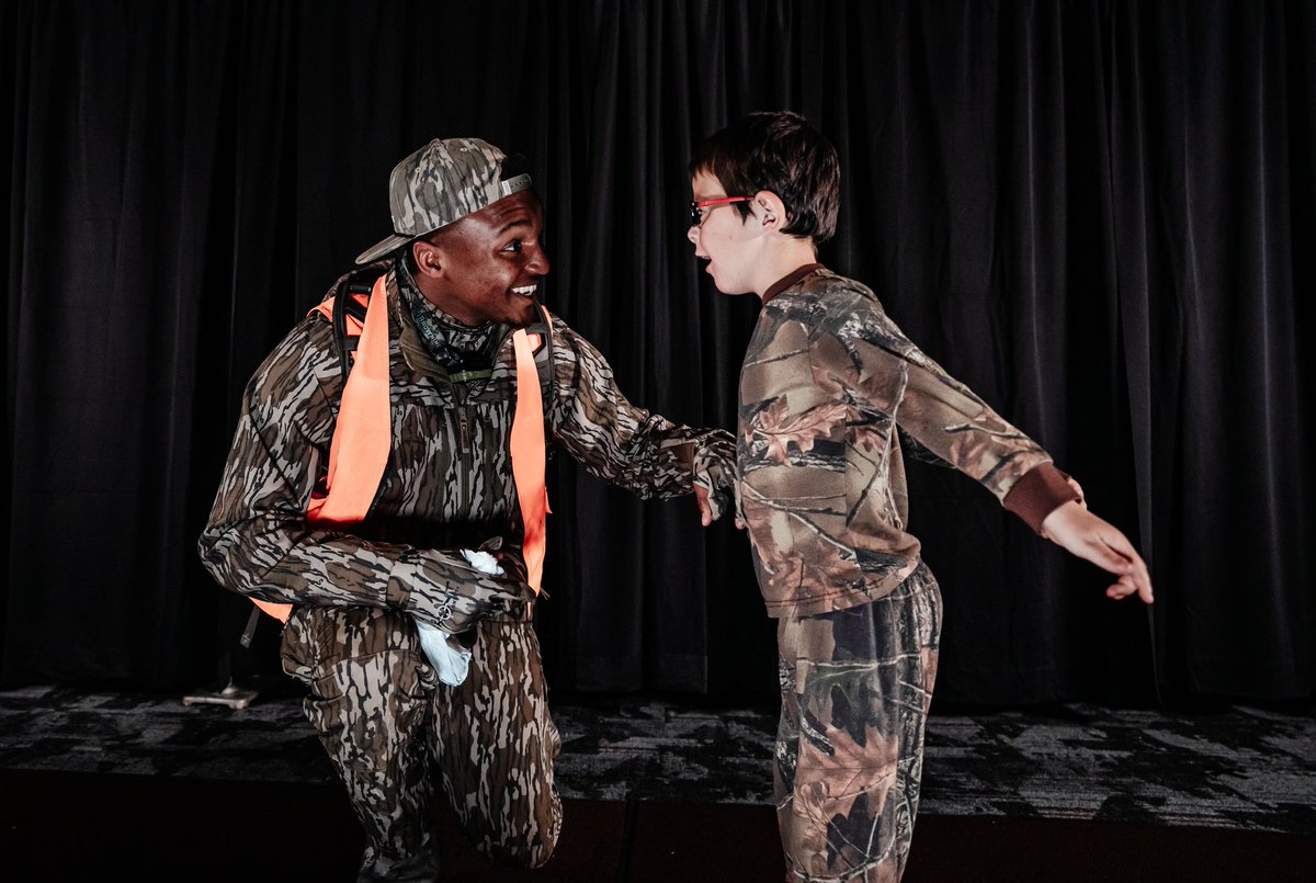 We had some very special guests drop by today to help us celebrate Halloween early!

#HailState | <a href="/MakeAWishMS/">Make-A-Wish MS</a>