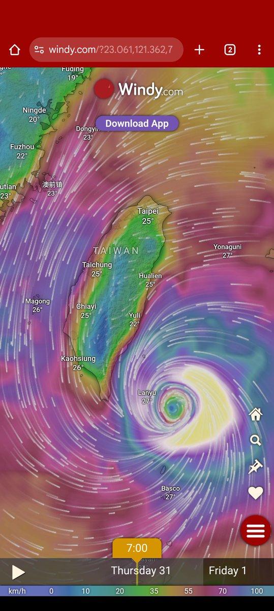 VermaG92's tweet photo. Typhoon #kongrey has struck Taiwan #Taiwan #TyphoonKongRey #Typhoon @foreignersinTW https://t.co/UcEs9DBnrK