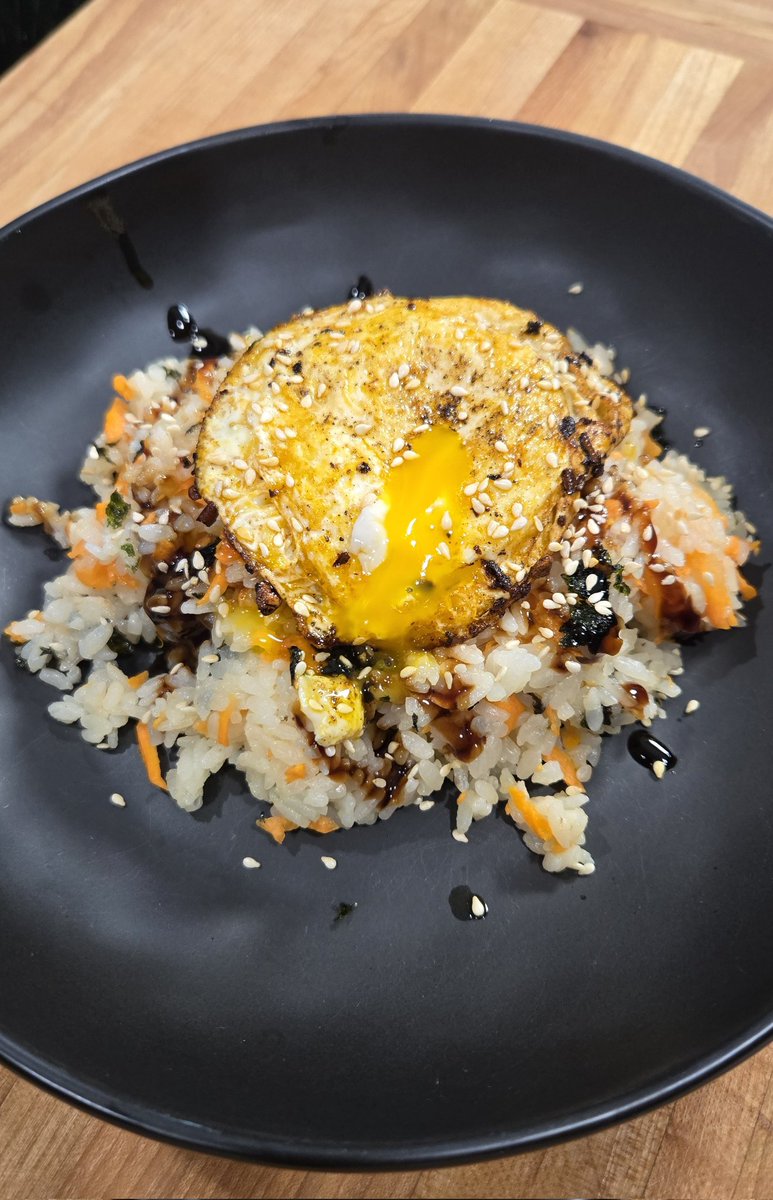 Dinner.

(Sushi rice w/ crispy chili egg)