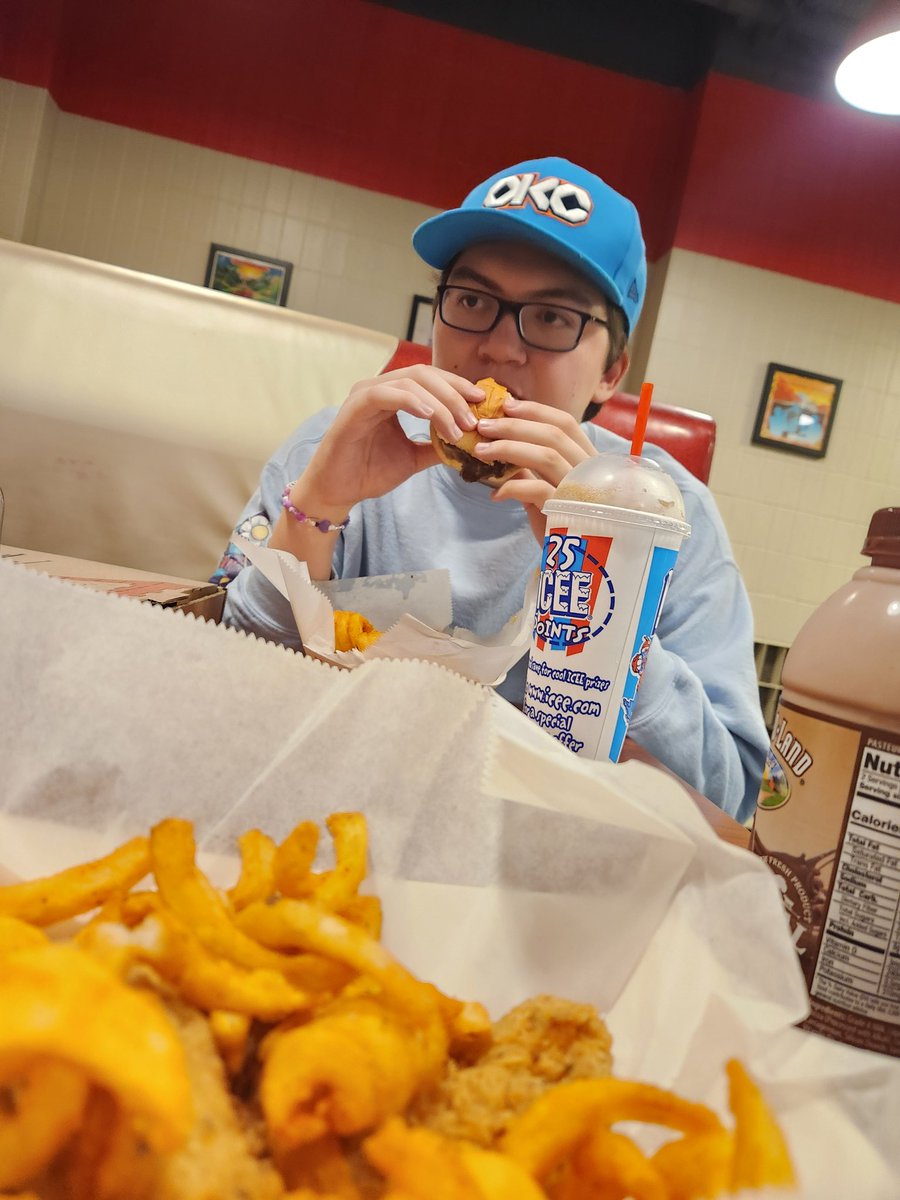 On a date, kinda nervous <a href="/Kevin_JSI/">Kevin :)</a>