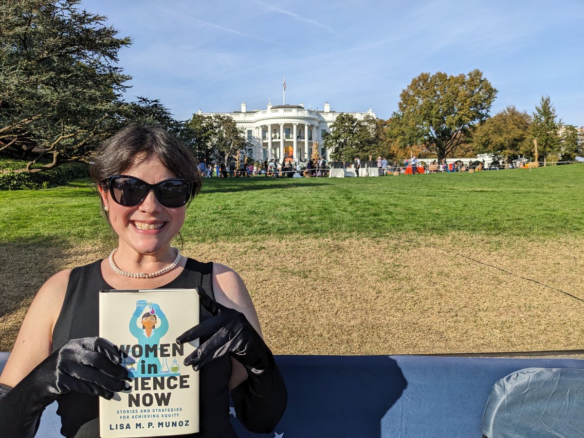 lisampmunoz's tweet photo. @catgyoung I was there earlier today, in the afternoon 
What a fantastic event! Loved seeing all the agency booths, especially the science ones
(This pic was at the back by the fountain...😃) https://t.co/iwAhckMT5Y