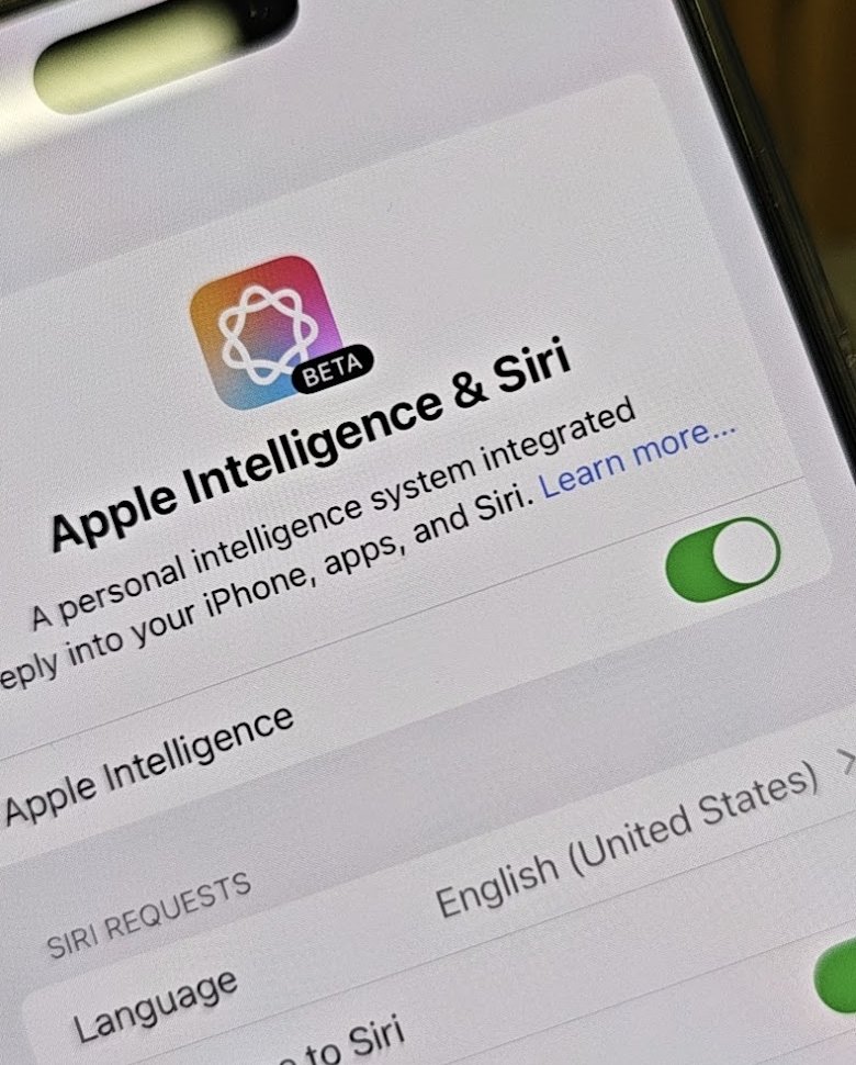 iOS18.1之后，终于明朗了。港版可以英文环境下用ai。所以毫不犹豫的入手了港版的16pm。 原因很简单，比起缺少频段和卫星通话，我更加在意的是双物理卡。虽然也捣鼓过esim，但其实还是麻烦的。所以现在既可以双卡，又可以ai，还是比较满意的。