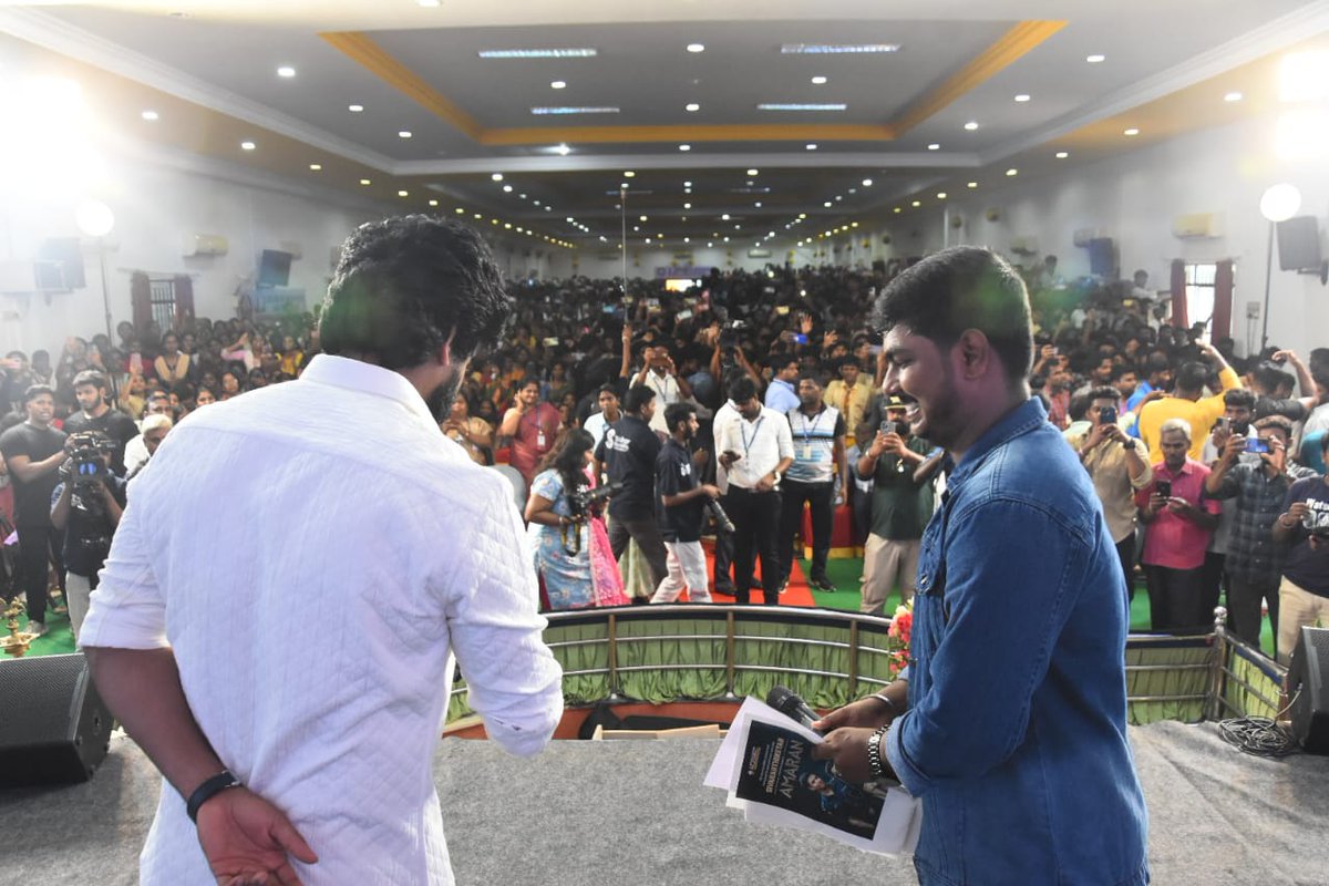 rj_srini's tweet photo. Blockbuster Diwali for our @Siva_Kartikeyan sir &amp; Wishing entire
#Amaran Team for the grand sucess🥳 TRICHY📍 #SivaKartikeyan #Sivakarthikeyan𓃵 #SAIPALLAVI #AmaranFDFS #SK @AllIndiaSKFC @Siva_fc @Sk_MediaOffl @SK__24x7 @SivaKarthi_TFC @SKFans_Team @SKFansTrichy @SK_FansPage https://t.co/ngYW1vB8vK
